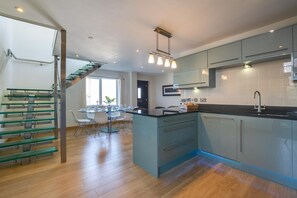 Microwave, oven, dishwasher, high chair - 2 Bed in Swanage (oc-wy610) (Swanage)
