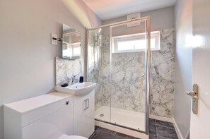Towels - 4 Bed in Suffield (oc-sa013) (Suffield)