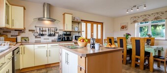 4 Bed in Suffield (oc-sa013)
