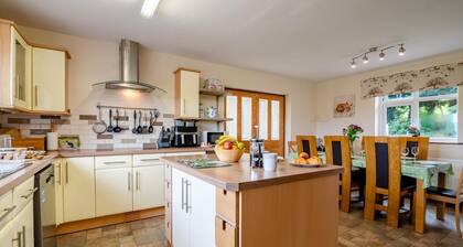 4 Bed in Suffield (oc-sa013)