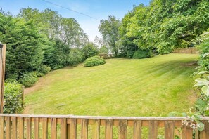 Property grounds - 4 Bed in Suffield (oc-sa013) (Suffield)