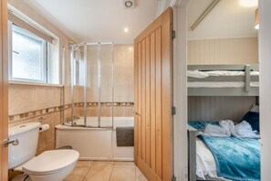 Towels - 2 Bed in Tenby (oc-k26848) (Saint Florence)