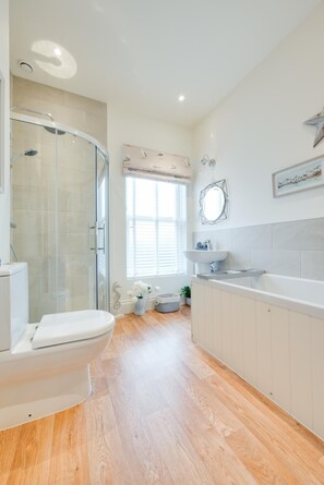 Hair dryer, towels - 3 Bed in Cromer (oc-2241) (Cromer)