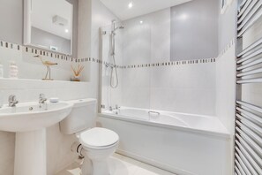 Towels - 2 Bed in Whitby (oc-w095) (Whitby)