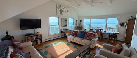 TV, livros, escritórios