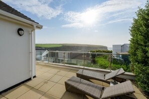 Terrace/patio - 4 Bed in Mawgan Porth (oc-p00611) (Mawgan Porth)
