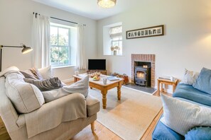 TV, fireplace - 4 Bed in St. Mawgan (oc-p00610) (Saint Mawgan)