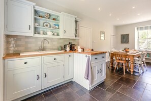 Microwave, oven, dishwasher, highchair - 4 Bed in St. Mawgan (oc-p00610) (Saint Mawgan)