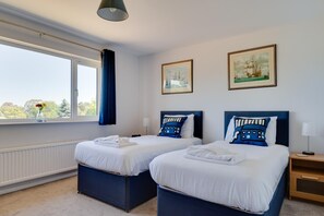 3 bedrooms, iron/ironing board, free WiFi, bed sheets - 3 Bed in Aldeburgh (oc-10nw) (Aldeburgh)