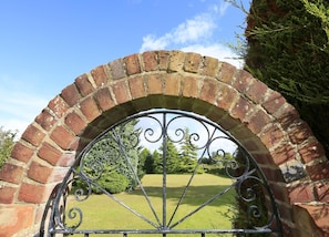 Exterior detail - 3 Bed in Aldeburgh (oc-10nw) (Aldeburgh)