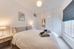 Travel cot, free WiFi, bed sheets - 3 Bed in Southwold (oc-hopco) (Southwold)