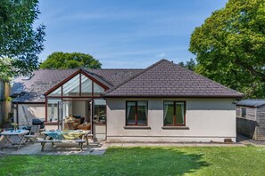 Outdoor dining - 3 Bed in Saundersfoot (oc-pw323b) (Saundersfoot)