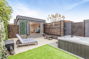 Terrace/patio - 10 Bed in Shanklin (oc-t33547) (Shanklin)