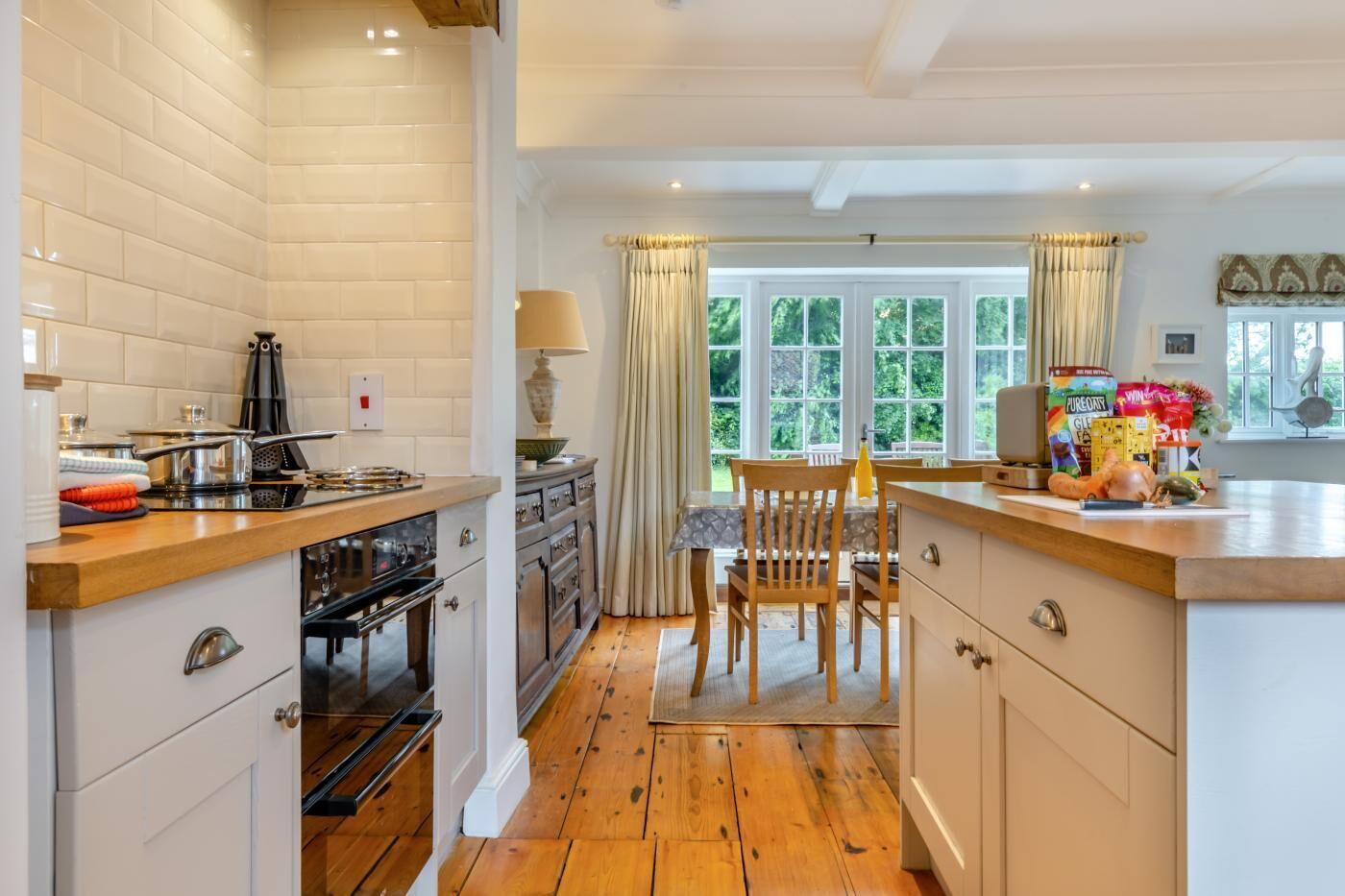 Mikrowelle, Ofen, Geschirrspüler, Hochstuhl