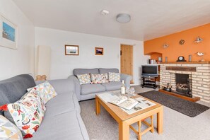 TV, fireplace - 2 Bed in Westleton (oc-gors) (Westleton)