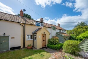 Exterior - 2 Bed in Westleton (oc-gors) (Westleton)