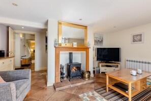 Fireplace - 2 Bed in Weybourne (oc-1789) (Weybourne)