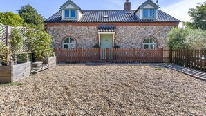 Exterior - 2 Bed in Weybourne (oc-1789) (Weybourne)