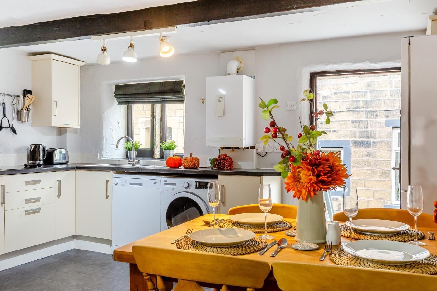 Four, lave-vaisselle, chaise haute