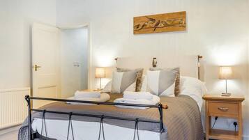Iron/ironing board, travel cot, free WiFi, bed sheets