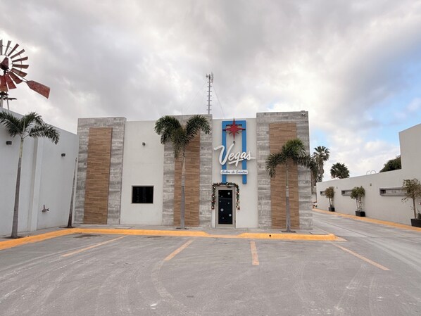 A building with a sign reading "Vegas" and a windmill in the background. - Hotel las Vegas (Matamoros)