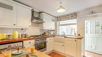 Microwave, oven, cookware/dishes/utensils