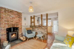 TV, fireplace - 2 Bed in Beccles (oc-d33611) (Beccles)