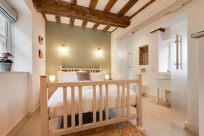 2 bedrooms, iron/ironing board, free WiFi, bed sheets - 2 Bed in Little Walsingham (oc-2237) (Little Walsingham)