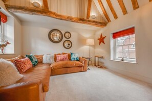 TV, fireplace - 2 Bed in Little Walsingham (oc-2237) (Little Walsingham)