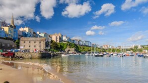 A coastal town with a sandy beach, boats, and buildings including a church. - 2 Bed in Penally (oc-pw9077) (Penally)