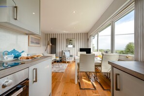 Microwave, oven, dishwasher, highchair - 2 Bed in Penally (oc-pw9077) (Penally)