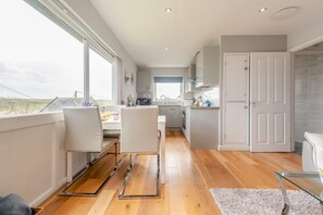 Microwave, oven, dishwasher, high chair - 2 Bed in Penally (oc-pw9077) (Penally)