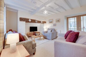 TV - 3 Bed in Machynlleth (oc-bow306) (Darowen)