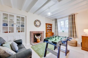TV - 3 Bed in Machynlleth (oc-bow306) (Darowen)