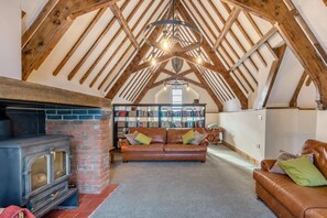 Interior - 3 Bed in Wrangle (oc-b33418) (Old Leake)
