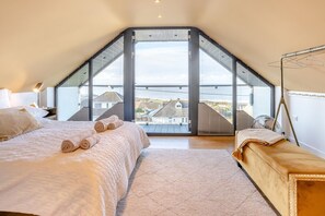 Tabla de planchar con plancha, wifi gratis y ropa de cama 