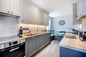 Microwave, oven, dishwasher, high chair - 2 Bed in North Sunderland (oc-nb1953) (North Sunderland)