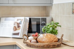 Food and drink - 1 Bed in Whitwell (oc-w33496) (Whitwell)