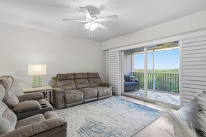 Smart TV - 🏖️Gorgeous Nature Views | Large Private Balcony | Oceanwalk 17-303🏖️ (New Smyrna Beach)