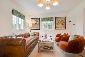 TV, fireplace - 2 Bed in Wells-next-the-Sea (oc-2229) (Wighton)