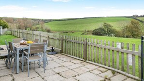 Outdoor dining - 3 Bed in Whitwell (oc-h33498) (Whitwell)