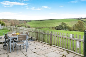Outdoor dining - 3 Bed in Whitwell (oc-h33498) (Whitwell)