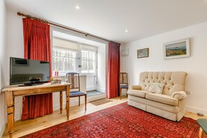 TV - 1 Bed in Penzance (oc-chapst) (Penzance)