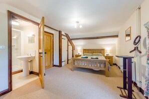 Iron/ironing board, free WiFi, bed sheets - 4 Bed in Builth Wells (oc-39461) (Cilmery)