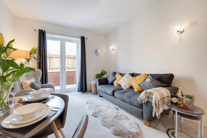 TV - 2 Bed in Swanage (oc-wy612) (Swanage)