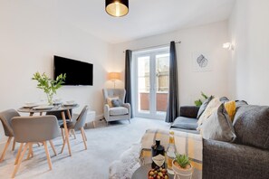 TV - 2 Bed in Swanage (oc-wy612) (Swanage)