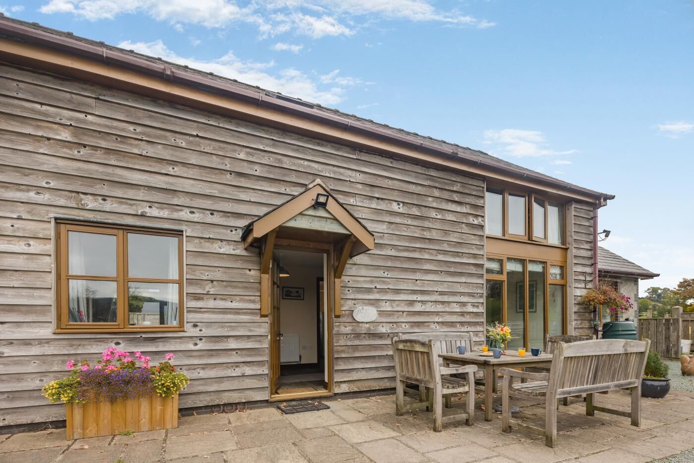 屋外ダイニングエリア