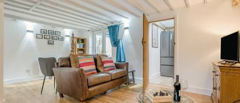 Televisión y chimenea