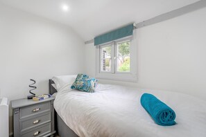 Travel crib, WiFi (free), bed sheets - 2 Bed in Peasmarsh (oc-s33528) (Peasmarsh)