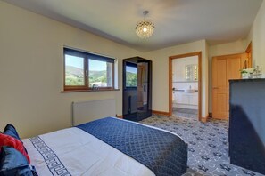3 bedrooms, iron/ironing board, free WiFi, bed sheets - 3 Bed in Aberdyfi (oc-54035) (Pennal)